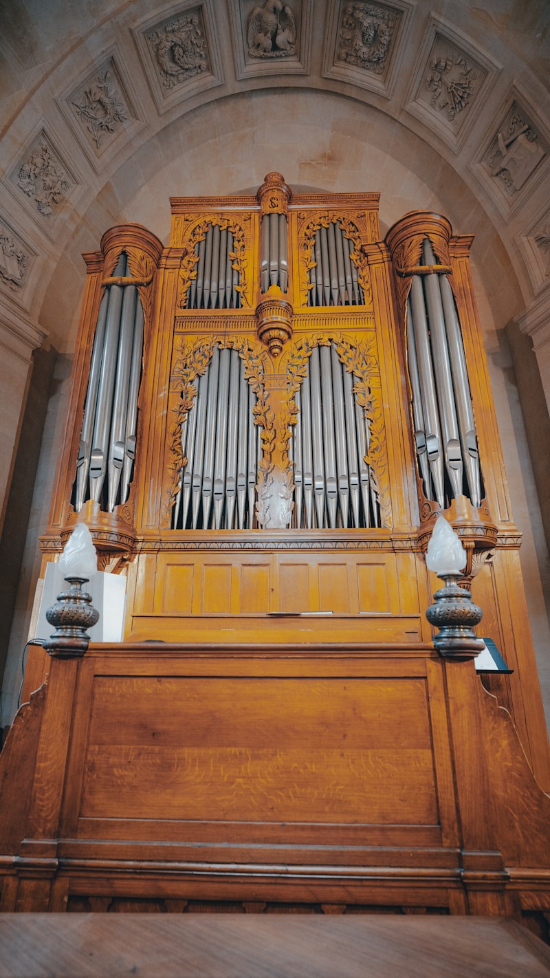Órgano litúrgico histórico en un templo: valorar el estado general del instrumento